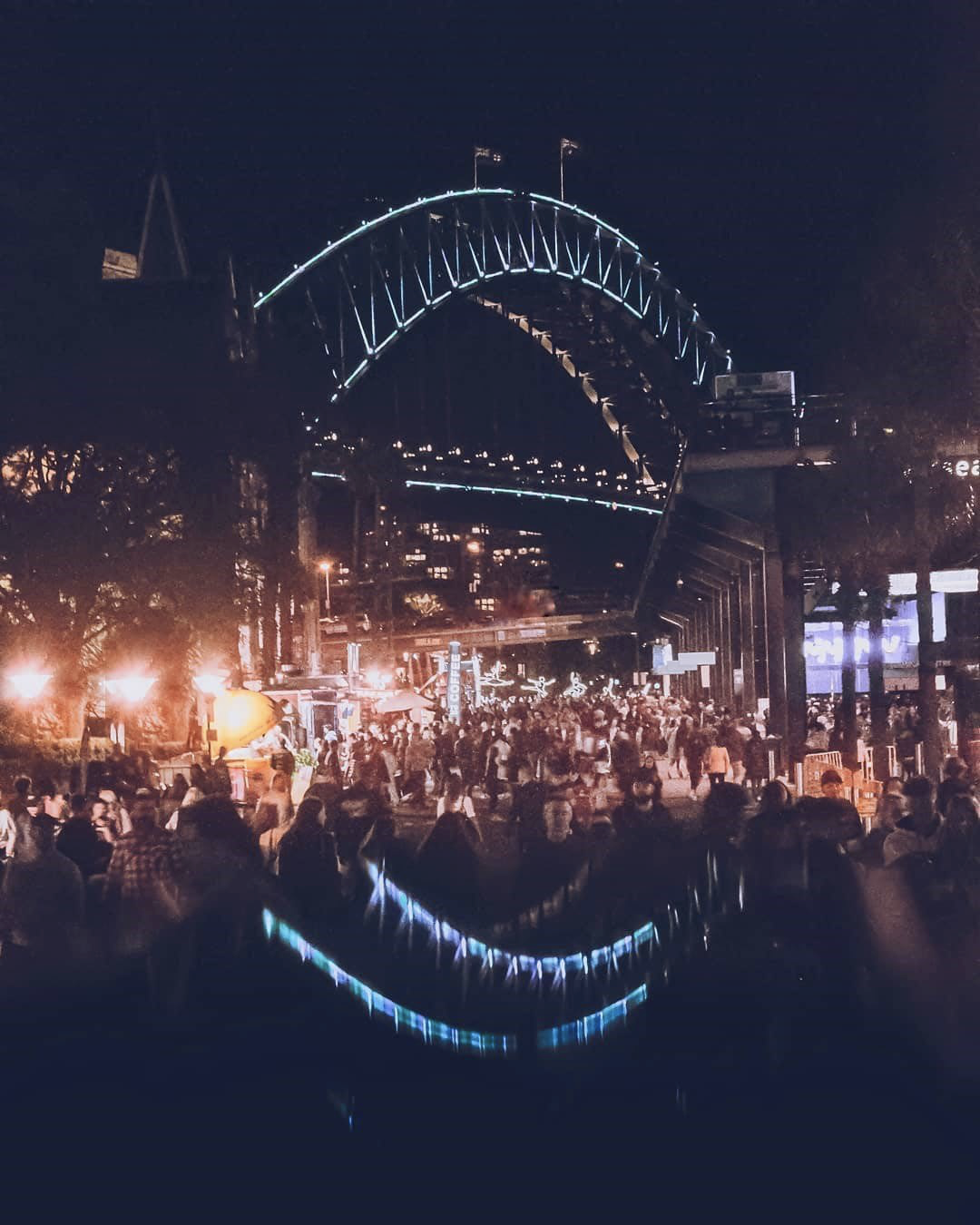 Front view of the harbour bridge at night